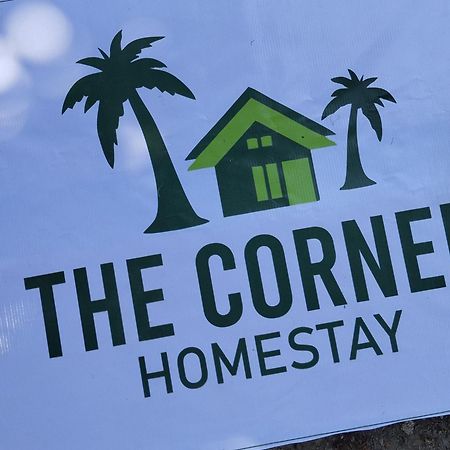 The Corner Homestay Kuta  ภายนอก รูปภาพ