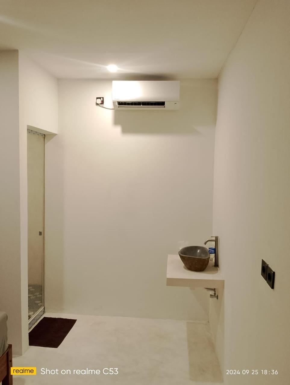 The Corner Homestay Kuta  ภายนอก รูปภาพ