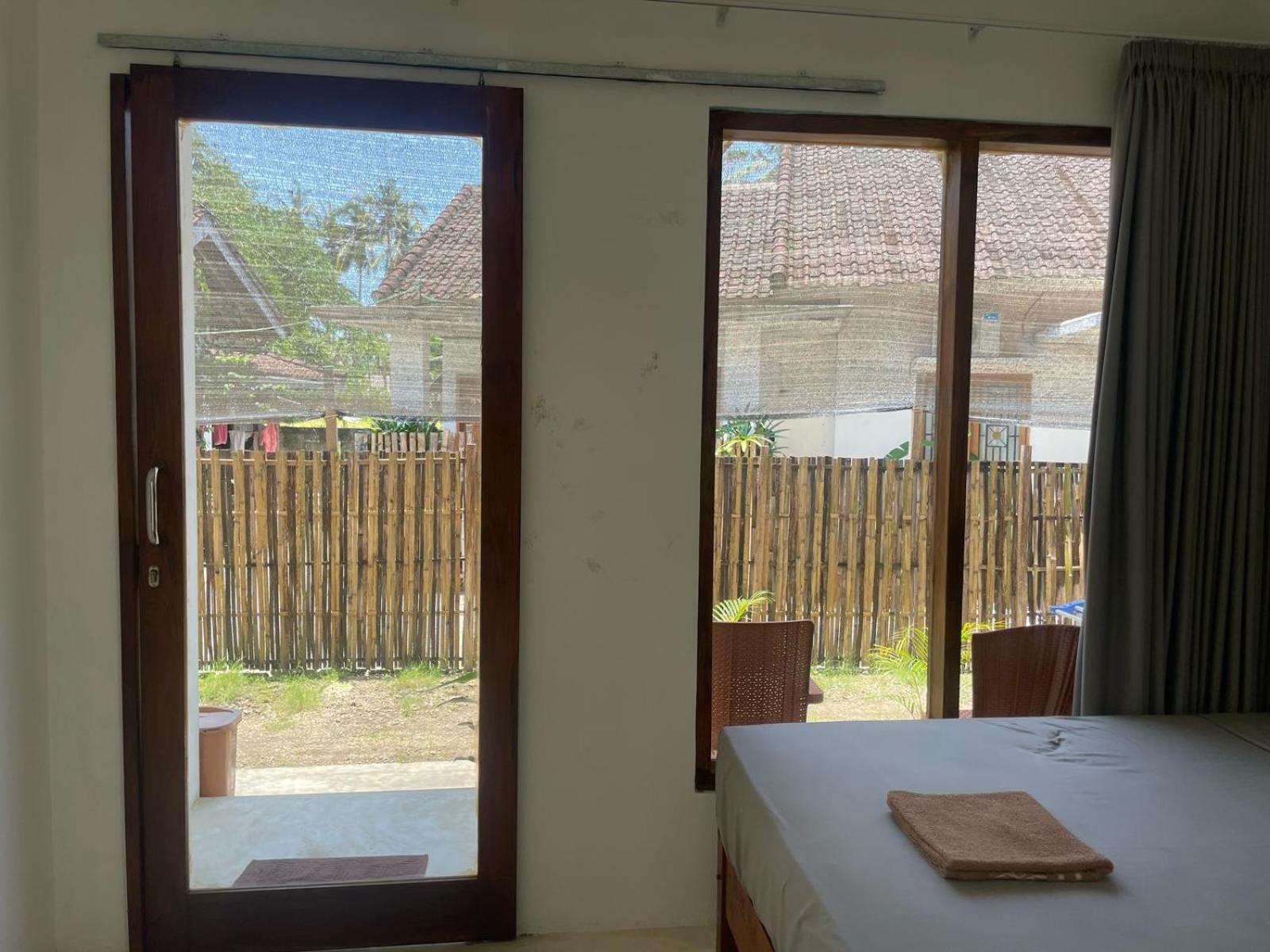 The Corner Homestay Kuta  ภายนอก รูปภาพ