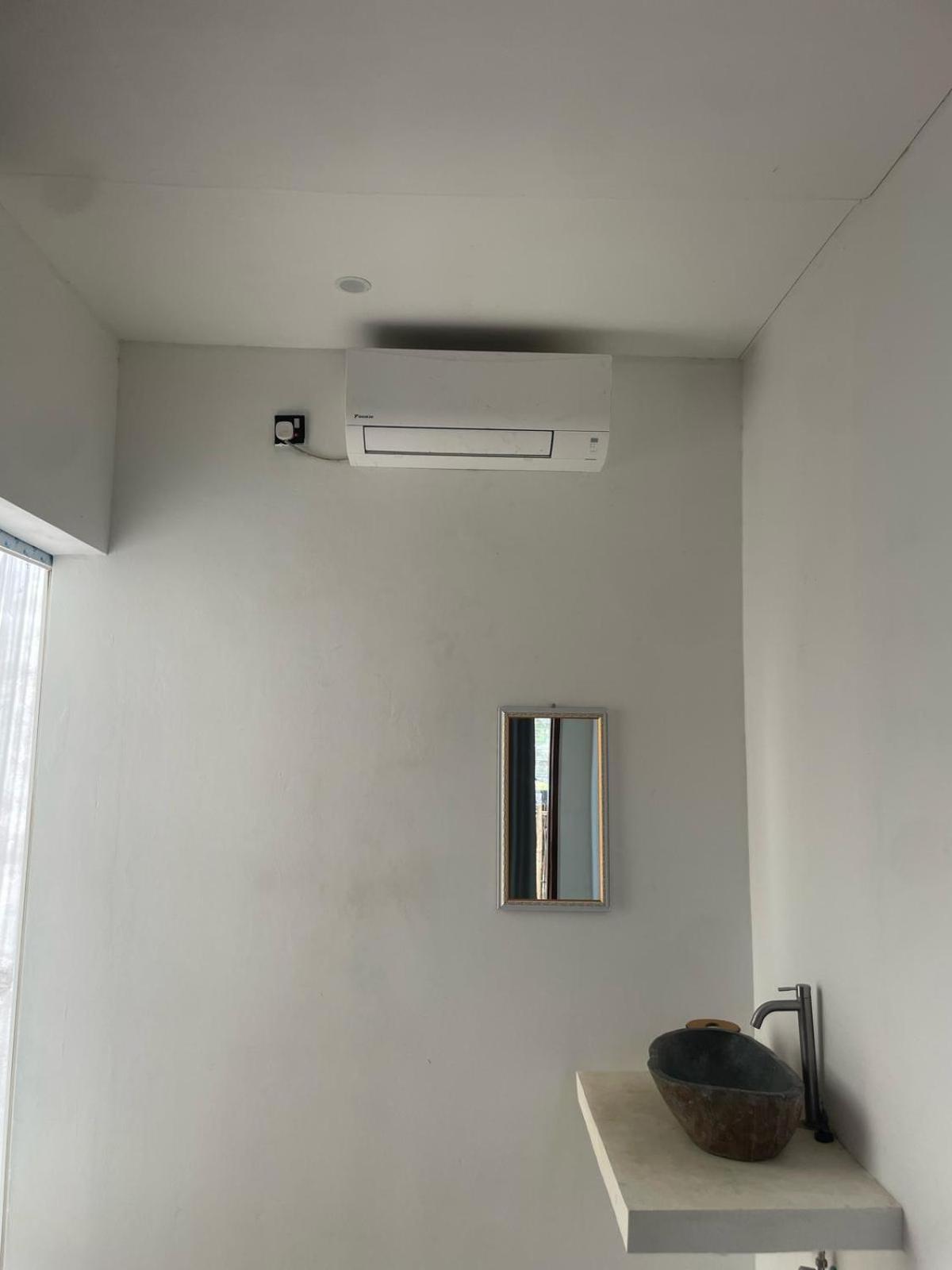 The Corner Homestay Kuta  ภายนอก รูปภาพ